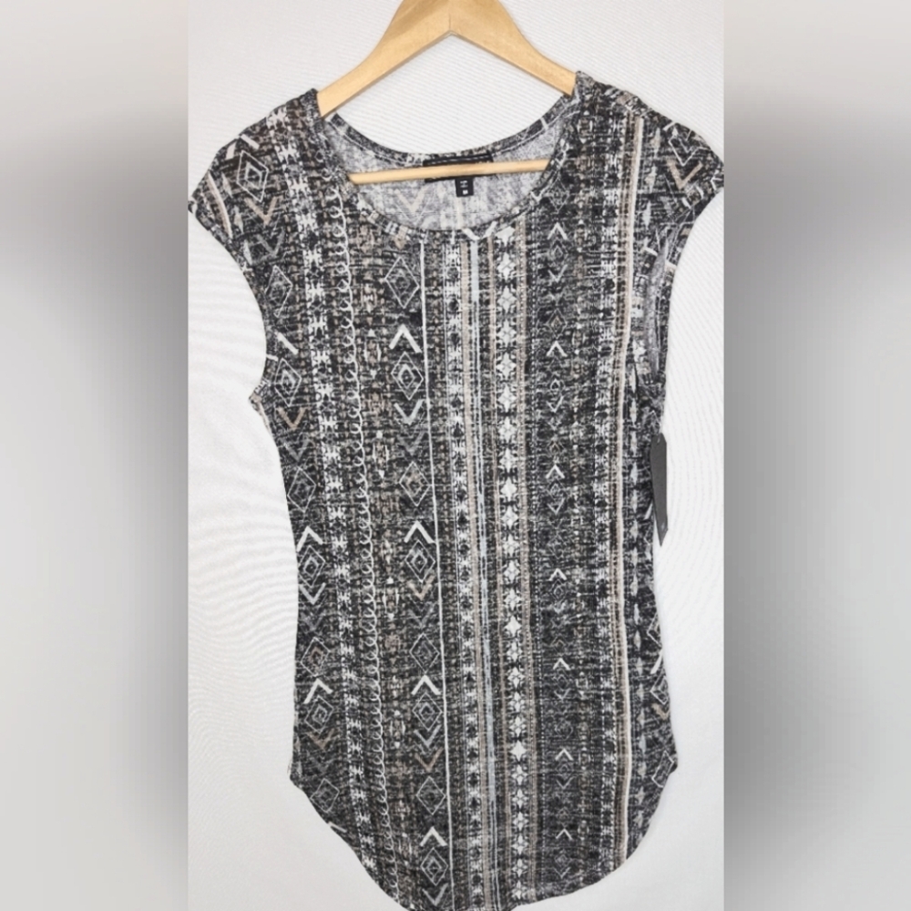 Almost Famous Aztec print sleeveless top M NEW